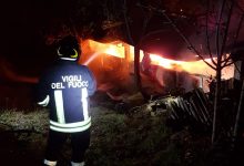 Apollosa| Fiamme in un capannone di balle di fieno/foto