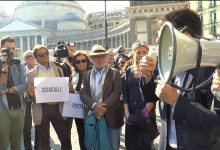 “Giù le mani dall’informazione”il flash mob dei giornalisti per la libertà di stampa
