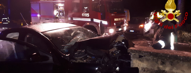 Montella| Auto sbanda e finisce contro il muro del Santuario, feriti due ragazzi