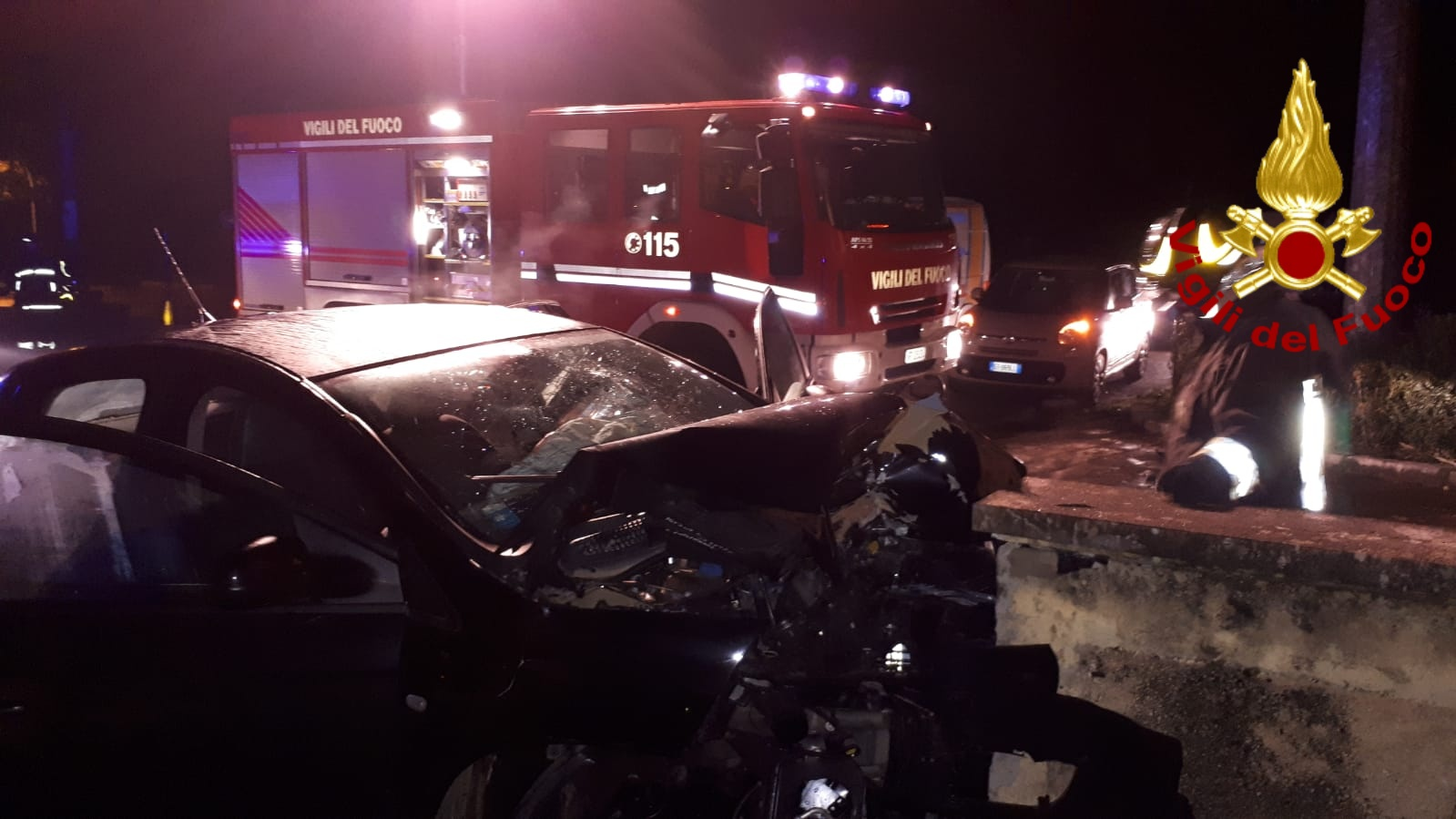 Montella| Auto sbanda e finisce contro il muro del Santuario, feriti due ragazzi