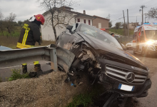 Mirabella Eclano|Auto sbanda e va fuori strada: anziano resta incastrato, ferito il figlio