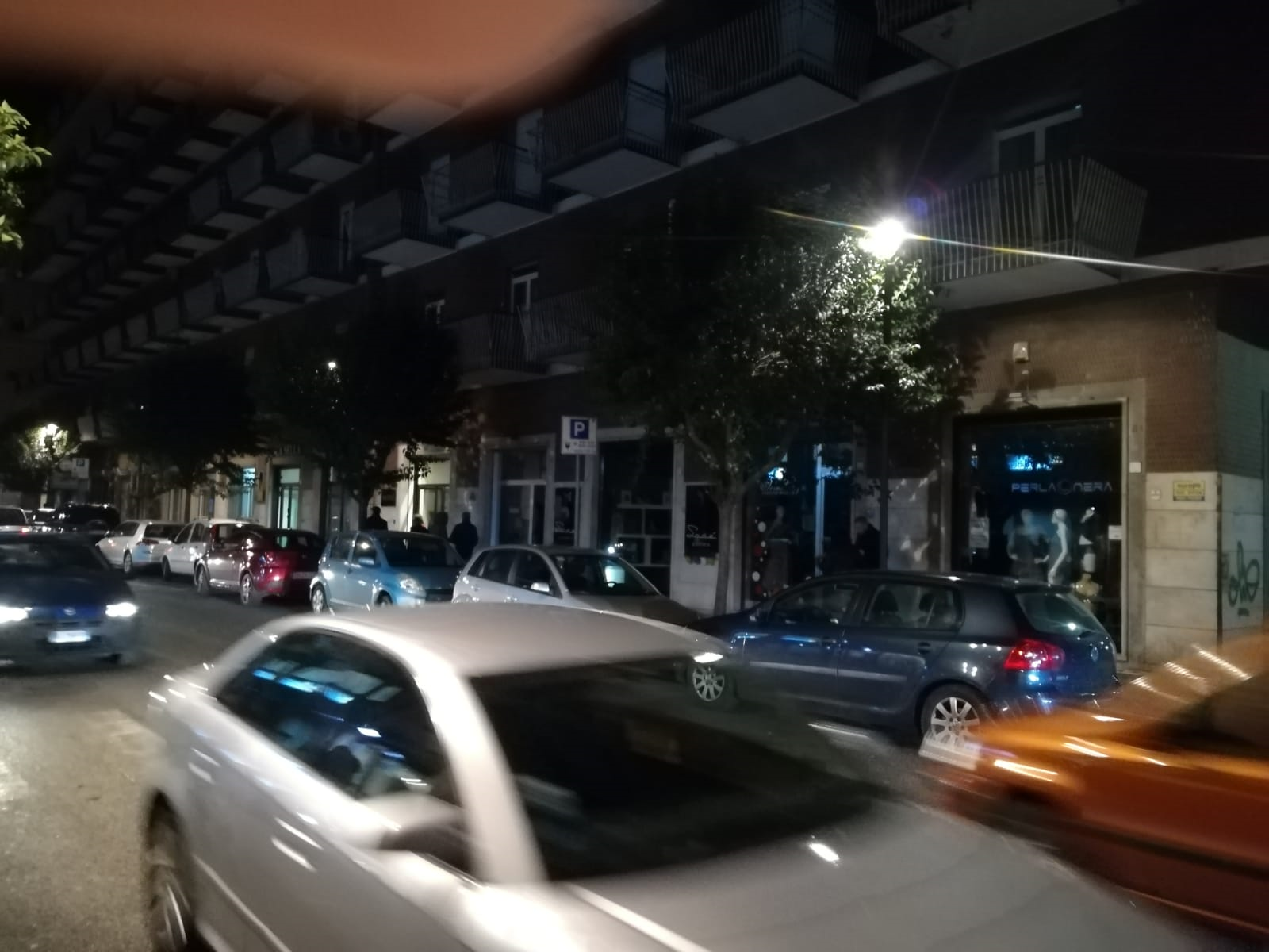 Avellino| Blocco auto in città: i negozi spengono le luci, Ciampi sotto accusa