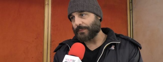 Daniele Pecci porta sul palco una storia di amicizia e integrazione