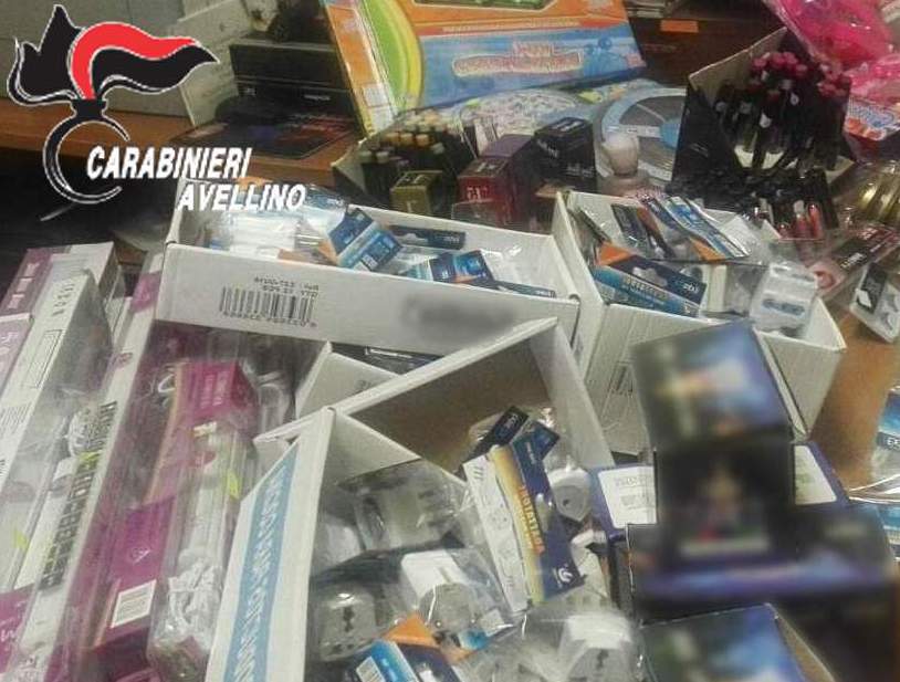 Irpinia|Articoli natalizi contraffatti: sequestri di luci e giocattoli, multe per 15mila euro