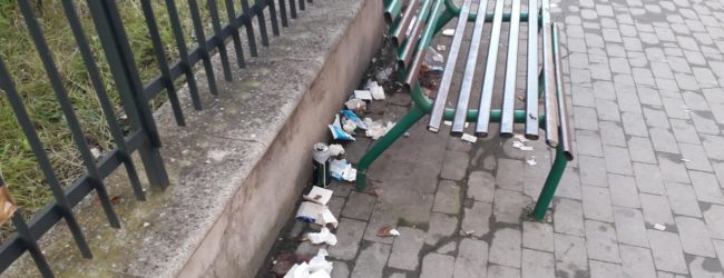 Benevento| Fermata Cappuccini zeppa di rifiuti: la segnalazione a Labtv/FOTO