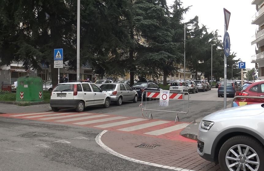 Benevento| Transenne spostate e pochi vigili, lo stop alle auto è un flop