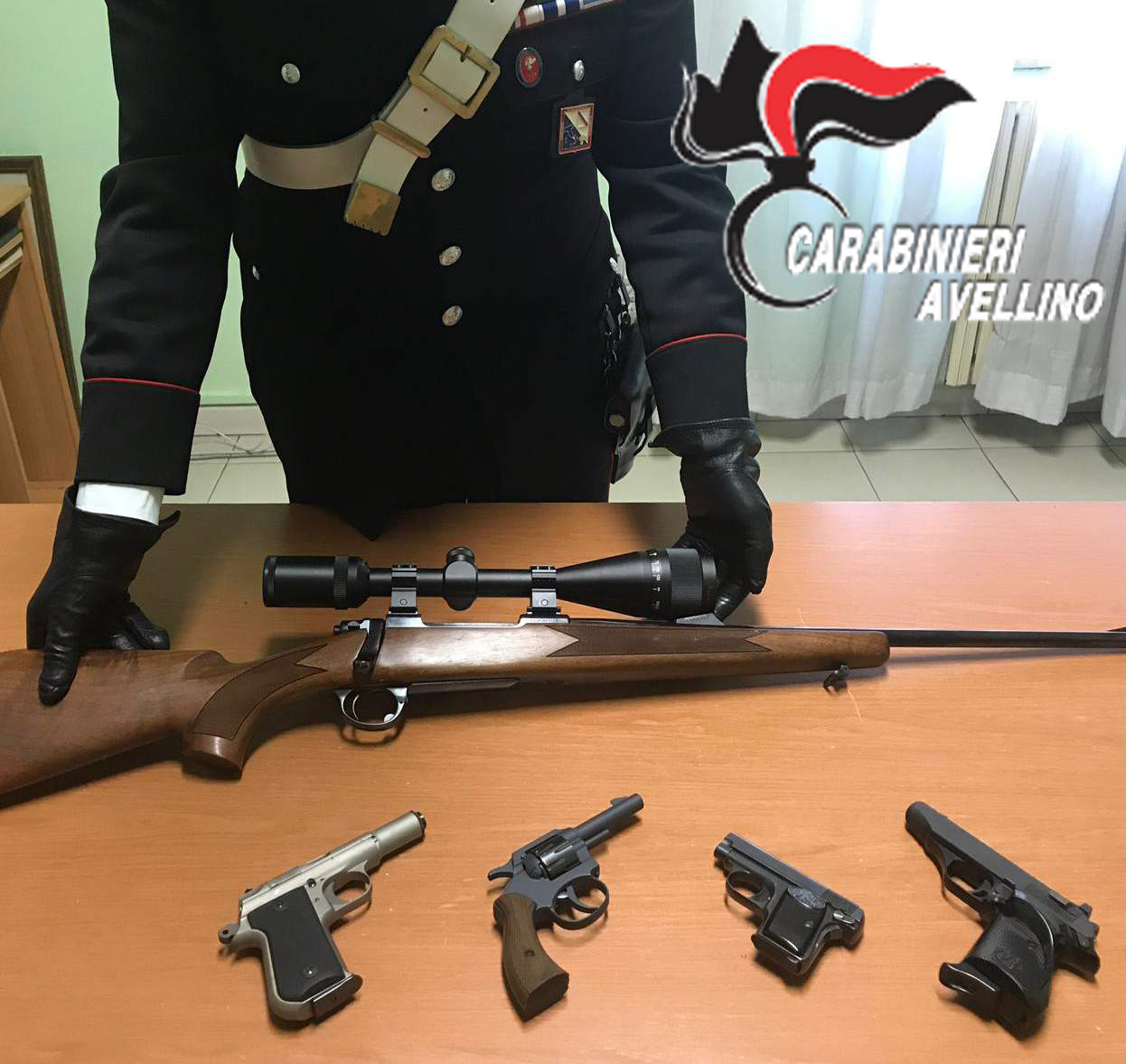 Melito Irpino| In giro con due pistole in borsa, mamma e figlio denunciati