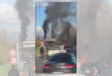 Rapina a portavalori, spari e auto in fiamme su raccordo Av-Sa