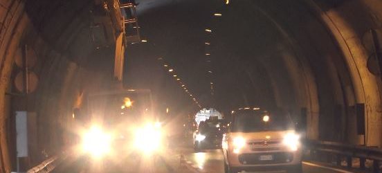 Benevento| Galleria Avellola,cavi elettrici finiscono sulla carreggiata