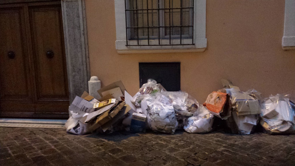 Benevento| Rifiuti, task force di Municipale e Asia contro i condomìni
