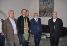 Benevento| L’artista Alfred Mirashi Milot dona al Museo Arcos una sua opera “Equilibrio”