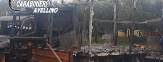 Mirabella Eclano| Incendio in un deposito di pellet, distrutti due automezzi