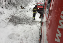 Alta Irpina| Tir fuori strada e rami caduti per la neve, super lavoro per i vigili del fuoco