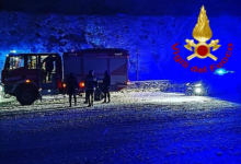 Castelvetere| Tetto in fiamme e auto bloccate nella neve, super lavoro per i pompieri