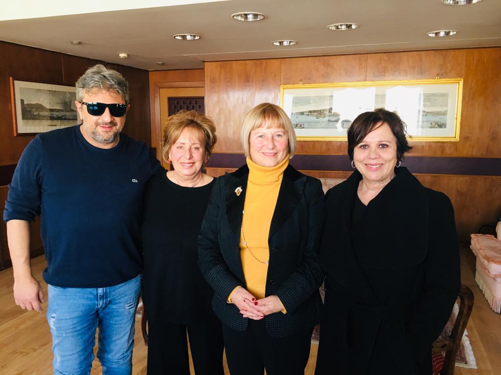 Cinema: D’Amelio incontra l’irpina Ida Sansone, doppiatrice di Olivia Colman