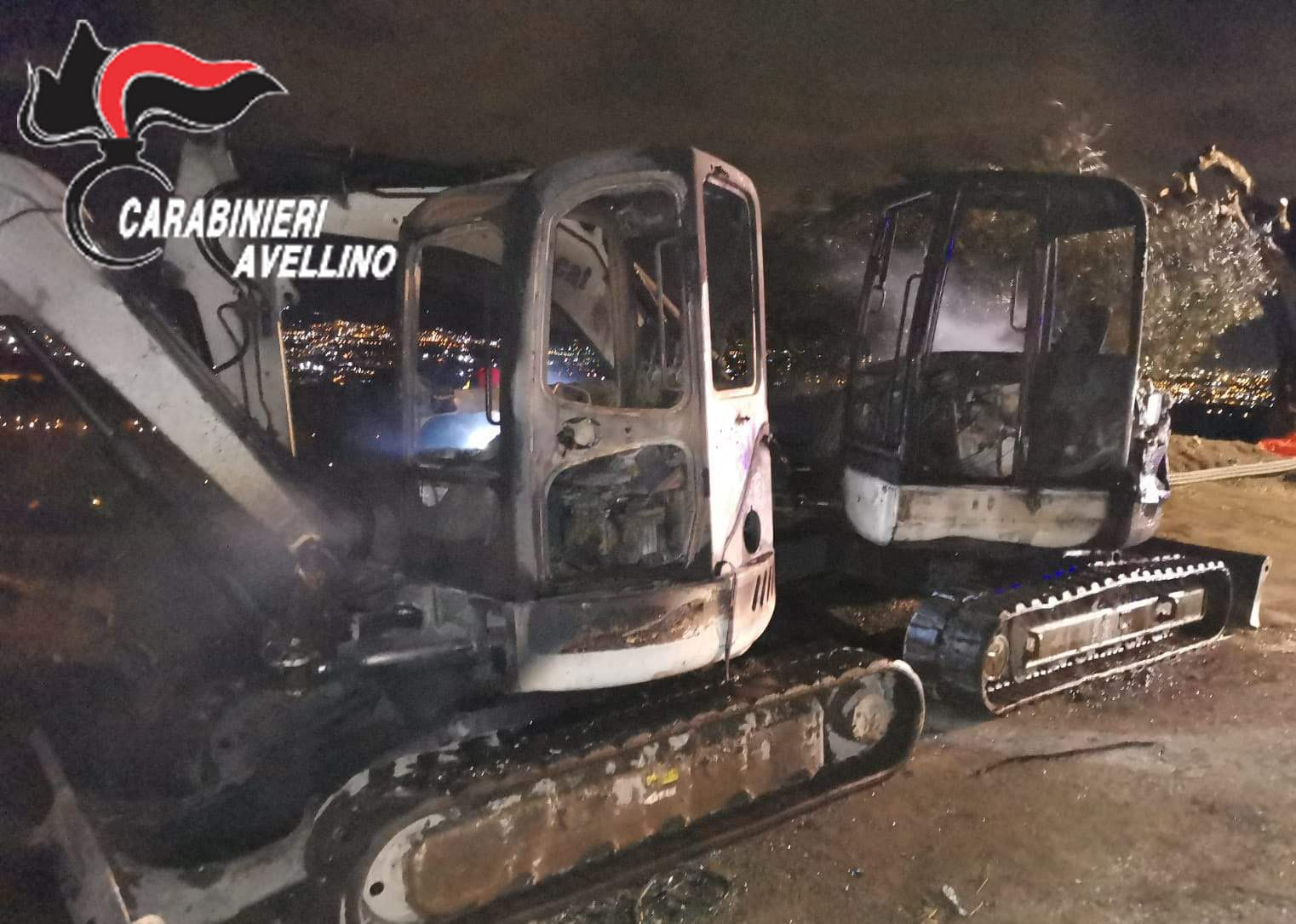 domicella| Due bobcat in fimme nel piazzale di un ristorante, indagini dei carabinieri