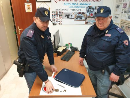 Benevento| Spacciava hashish in Piazza Risorgimento: giovane pusher arrestato dalla Polizia