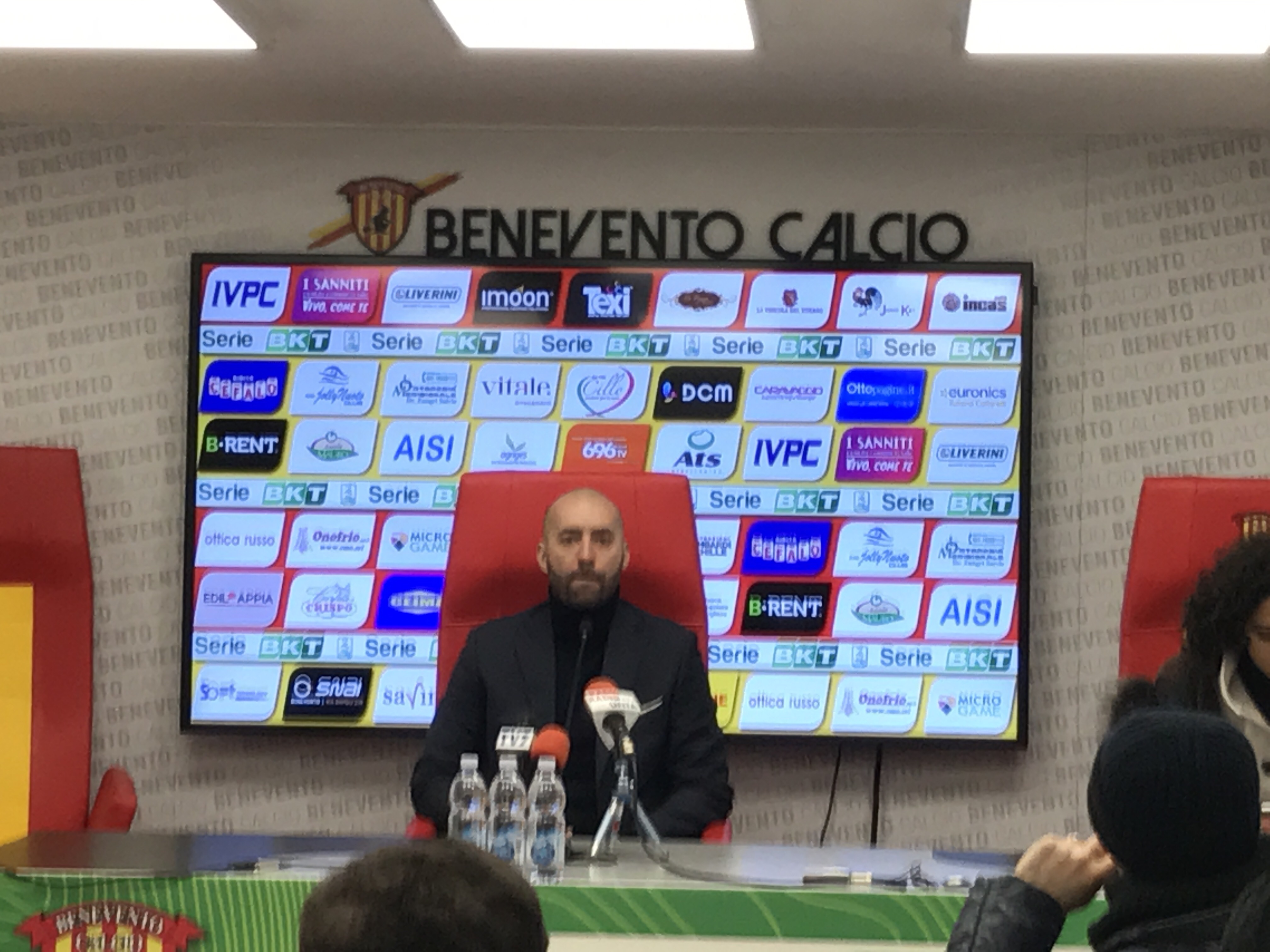 Benevento, Bucchi: “Stavolta la classifica la guardo. Coda deve togliere il freno a mano”