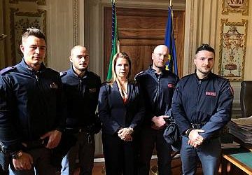 Zungoli|Con 3 colleghi poliziotto irpino salva 6 persone da un incendio, Sibilia: gesto eroico