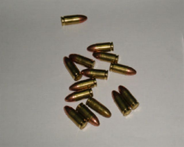 Avellino| Ritrovati 50 proiettili in un tombino vicino al Tribunale, indaga la polizia