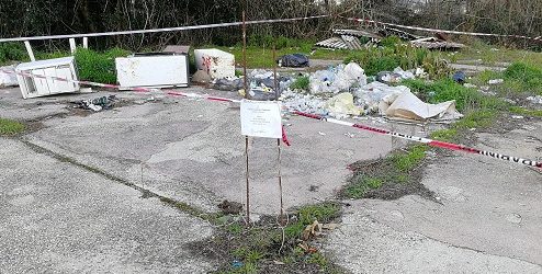 Dugenta| Carabinieri scoprono discarica abusiva con rifiuti speciali