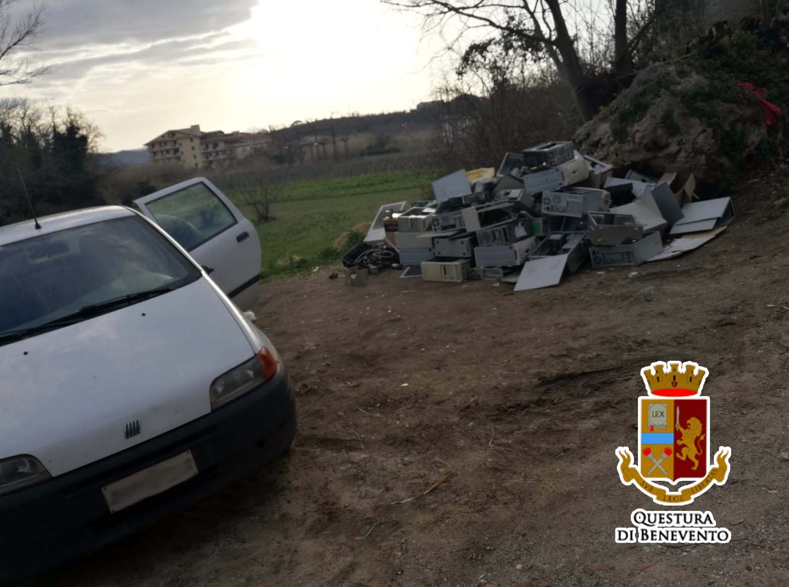 Telese Terme| Scoperta area con rifiuti non autorizzati. Denunciato un pregiudicato intento a scaricare dall’auto il materiale