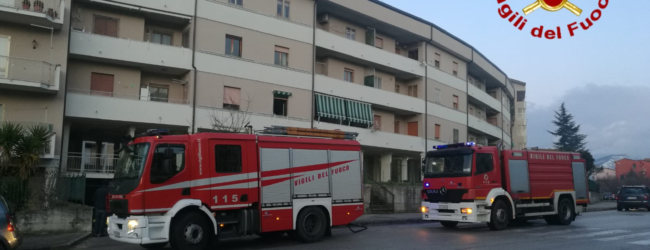 Avellino|Incendio in un garage a Rione Mazzini, sul posto 2 squadre dei vigili del fuoco