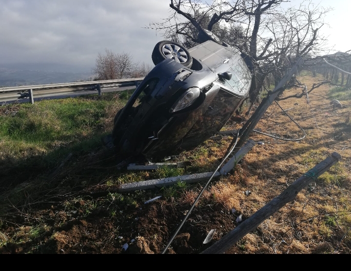 Vitulano| Non si ferma all’alt ed esce fuori strada,ferito 28enne