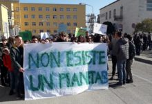Benevento| “Non esiste un pianeta B”, gli studenti scendono in piazza contro i cambiamenti climatici