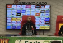 Benevento, Bucchi: “Non siamo in crisi. Sorrido, ma non sono pazzo. Non ho mai trovato un gruppo così”