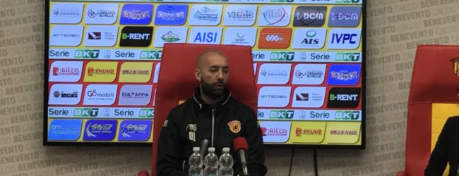 Benevento, Bucchi: “Non siamo in crisi. Sorrido, ma non sono pazzo. Non ho mai trovato un gruppo così”