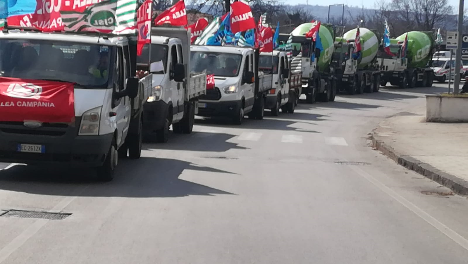 Lioni-Grotta, una marcia lunga un km per chiedere la riapertura del cantiere