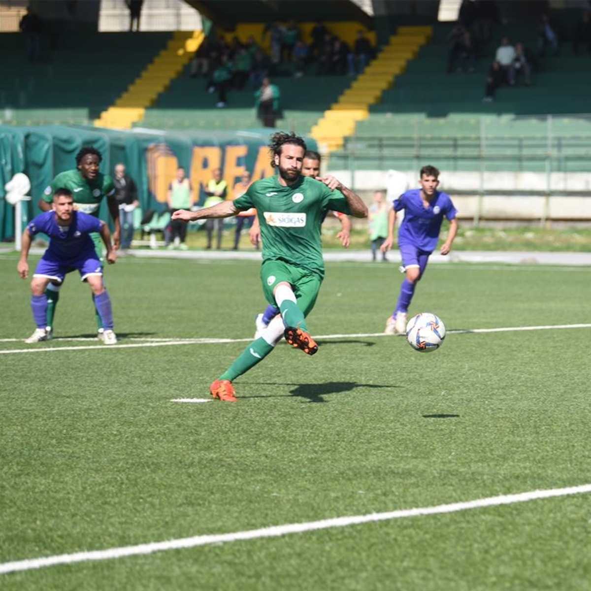Sforzini dagli undici metri: quinto successo consecutivo per l’Avellino. Distacco dal Lanusei immutato