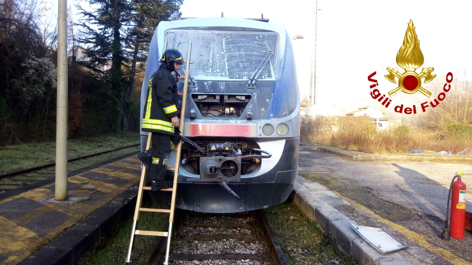 Altavilla Irpina| Principio d’incendio sul treno Benevento-Salerno, intervengono i vigili del fuoco