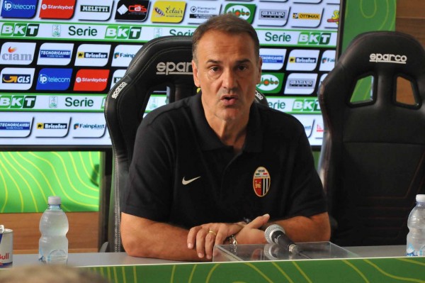 Ascoli, Vivarini: “Non firmo per un pareggio a Lecce. La squadra sta bene”