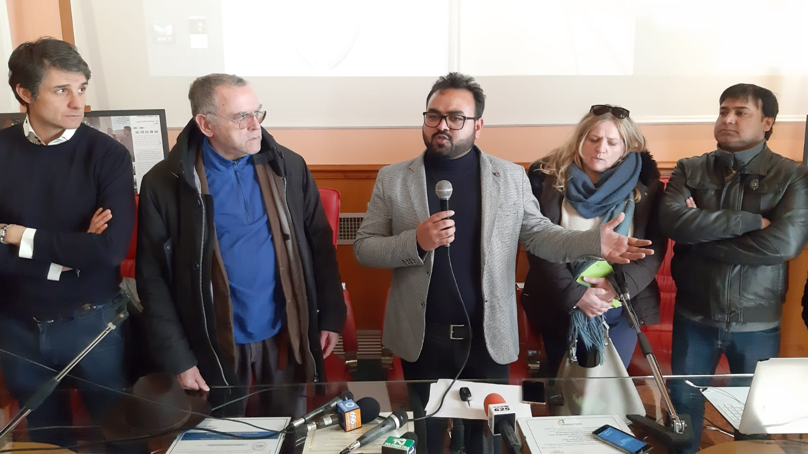 Monteforte Irpino| Pizzo, Waqas racconta le minacce subite: aggredito davanti a mia figlia, sabato i crisantemi sull’auto