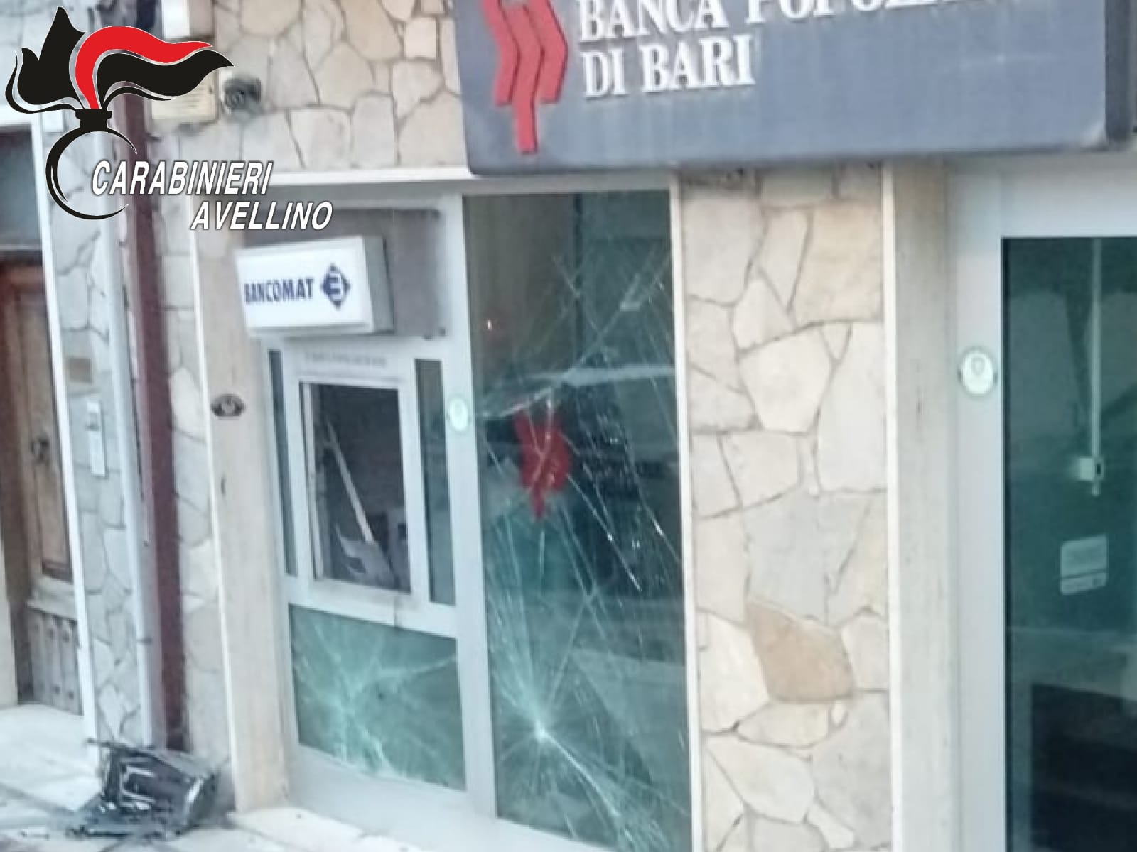 Andretta| Esplosivo nel bancomat della Popolare di Bari, ladri fuggiti col bottino