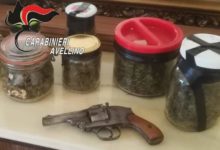 Montella| Già ai domiciliari, 35enne sorpreso con barattoli di marijuana e un revolver