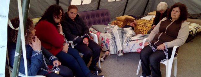 Ospedale Sant’Agata, riprende lo sciopero della fame. Il comitato: “E’ una presa in giro”