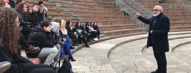 Teatri: dal post-antico all’avanspettacolo. La trasformazione dei teatri