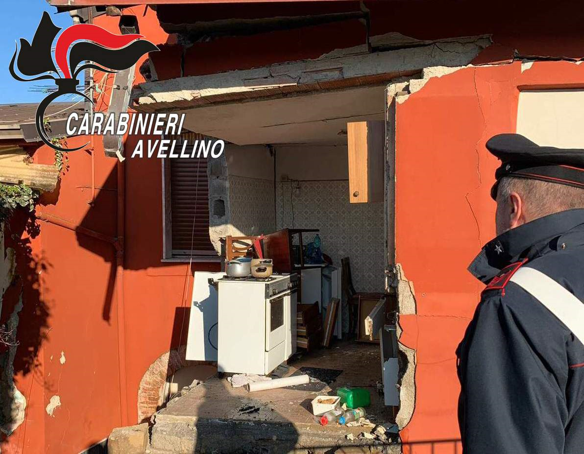 Grottolella| Esplosione in un’abitazione, 22enne estratto dalla macerie. Ora è al Centro Grandi Ustionati