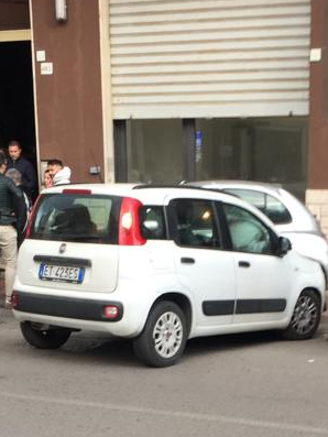 Avellino| Incidente in via Pescatori, una Fiat Panda finisce contro una Nissan Micra parcheggiata: contusa la conducente