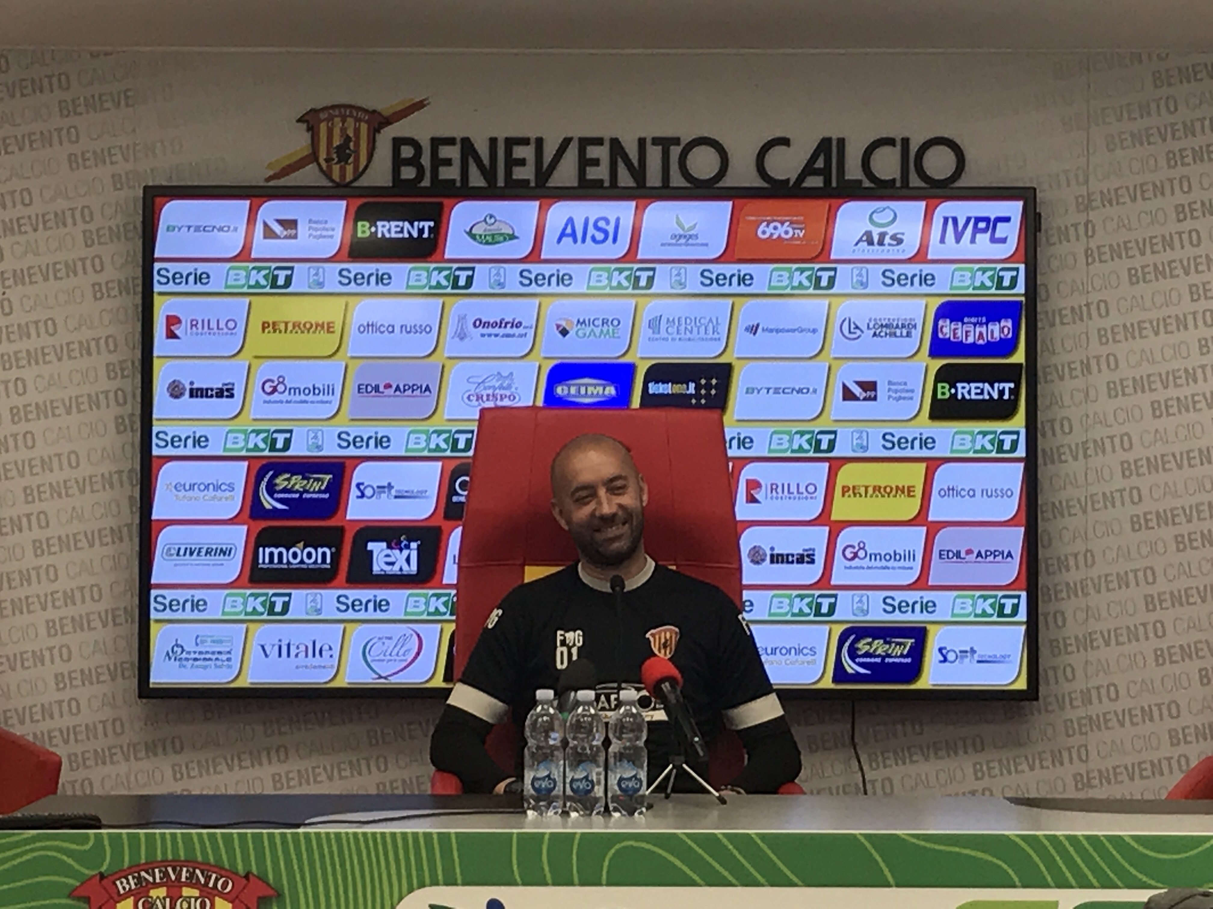 Benevento, Bucchi: “Vincere ad ogni costo. Dobbiamo giocarci la Serie A”