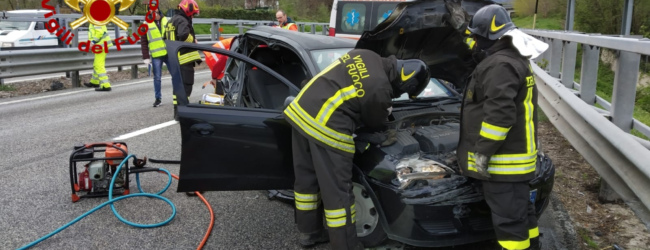 Mercogliano| Scontro tra auto e furgone sull’A16, 5 feriti portati all’ospedale Moscati