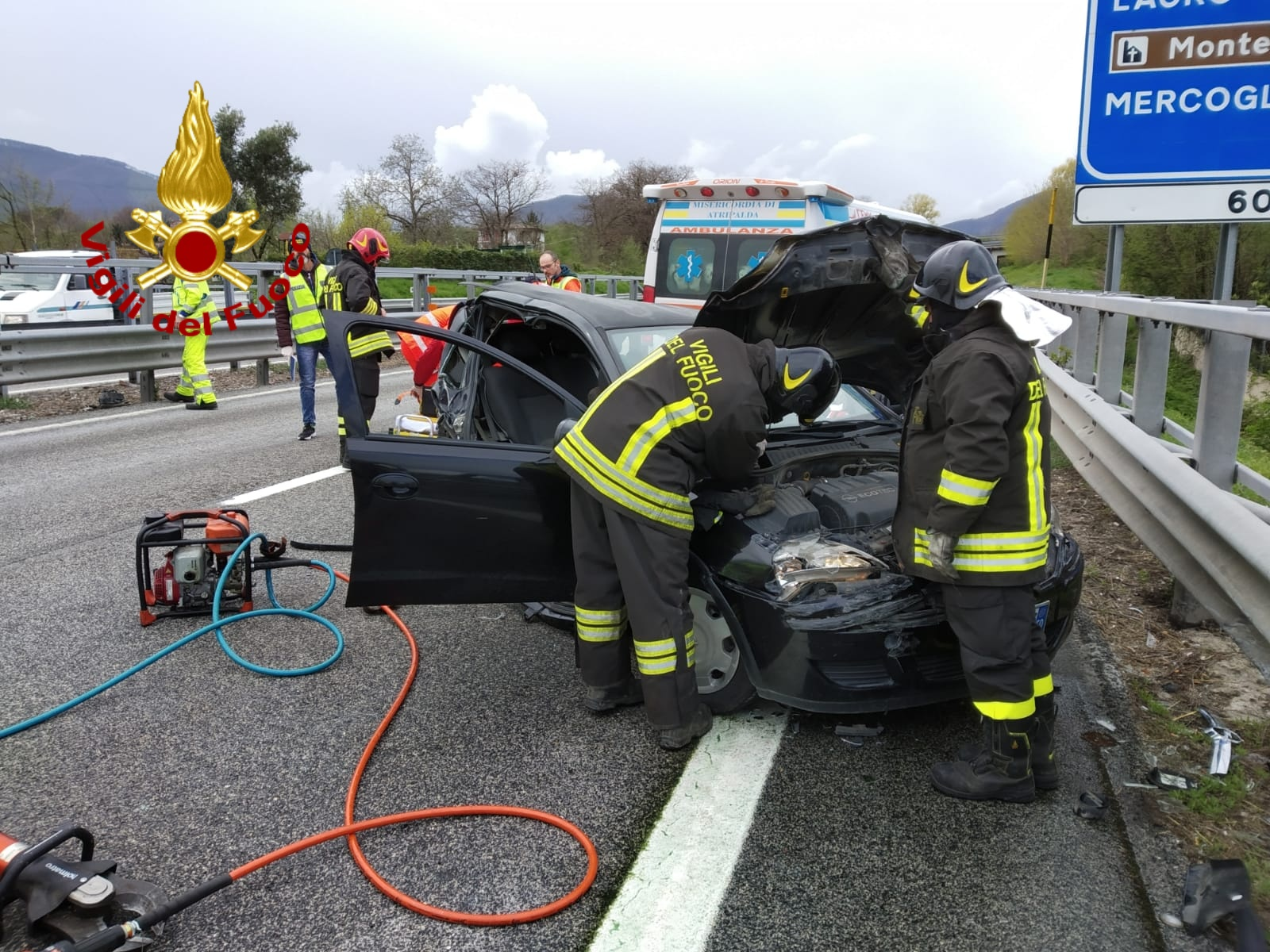 Mercogliano| Scontro tra auto e furgone sull’A16, 5 feriti portati all’ospedale Moscati