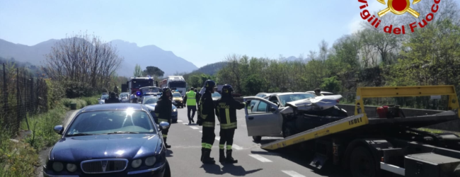 Atripalda| Carambola tra due auto e un furgone sul raccordo Av-Sa, ragazzo ferito ricoverato al Moscati