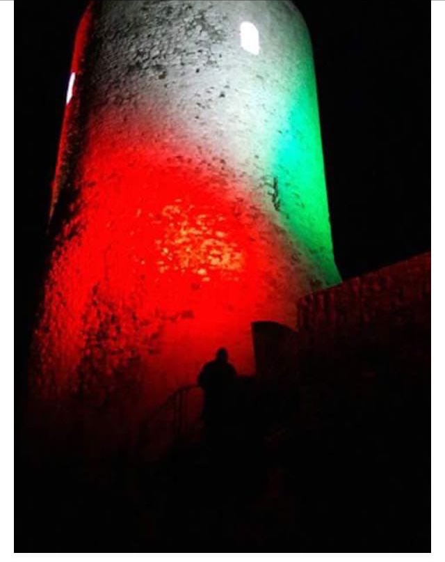 Summonte| La Torre angioina si illumina del Tricolore per festeggiare il 25 aprile