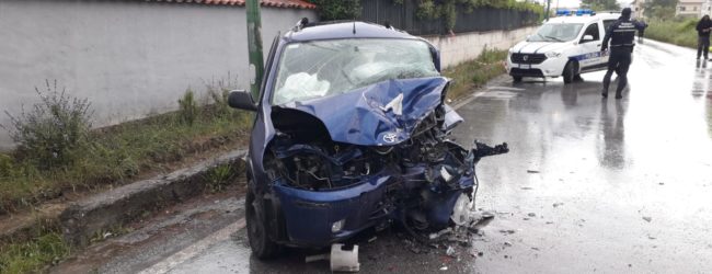 Scontro tra due auto, grave un 69enne