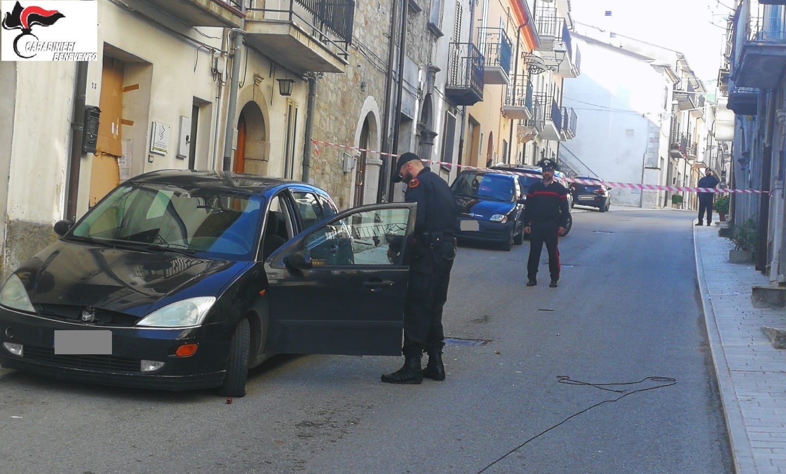 Escogitavano un’altra rapina ad un bancomat di San Bartolomeo in Galdo, Carabinieri sequestrano auto sospetta