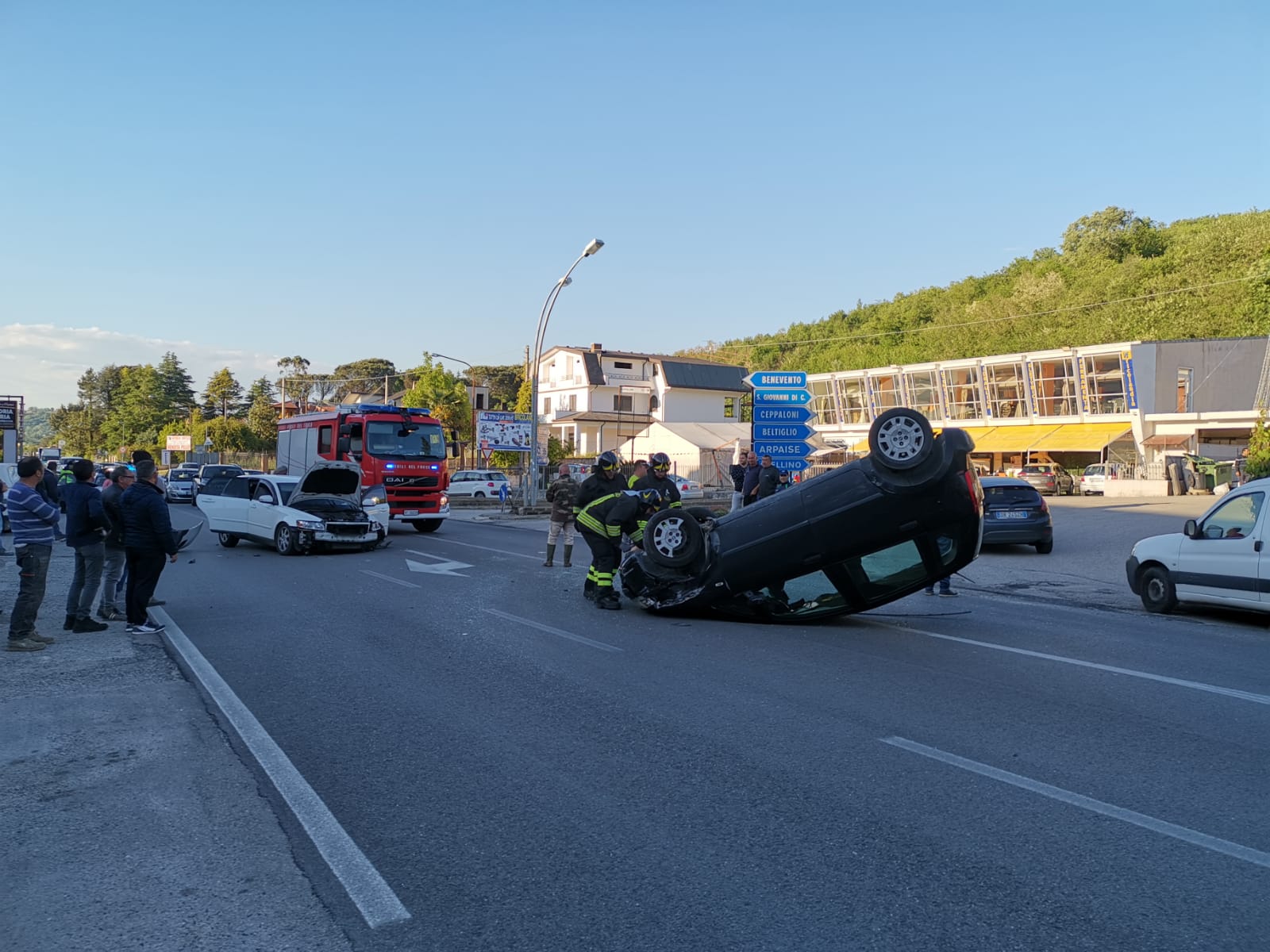 Incidente sull’Appia, convolte due auto a bordo anche due bambini